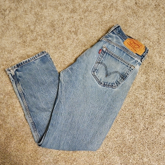 Vintage Mens Levi's Blue Denim Jeans with Leather Patch - Picture 1 of 5